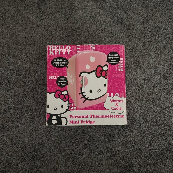 Sanrio Hello Kitty Mini Refrigerator 76009-TA – Cools & Warms (2014) - Picture 1 of 6